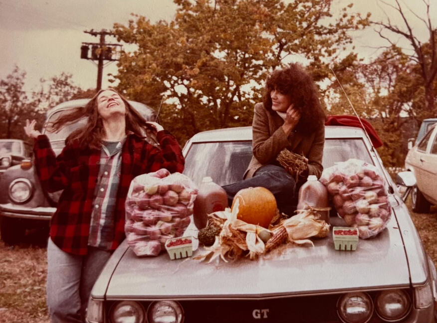 Supermodels apple picking